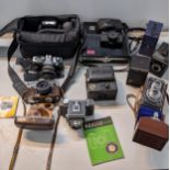 A selection of vintage film cameras to include a Reflex-Korelle SLR camera with Carl Zeiss Jena 1:35