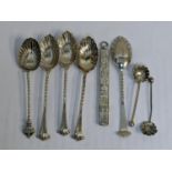 Mixed silver spoons to include a set of five teaspoons and two salt spoons, together with a silver