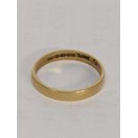A 18ct gold wedding ring, 2.8g Location: