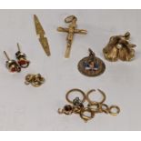 Mixed lot of jewellery to include a cross pendant and other Location: