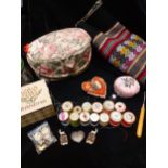 A small haberdashery lot comprising a late 20th Century fabric needlework box, vintage buttons, 2