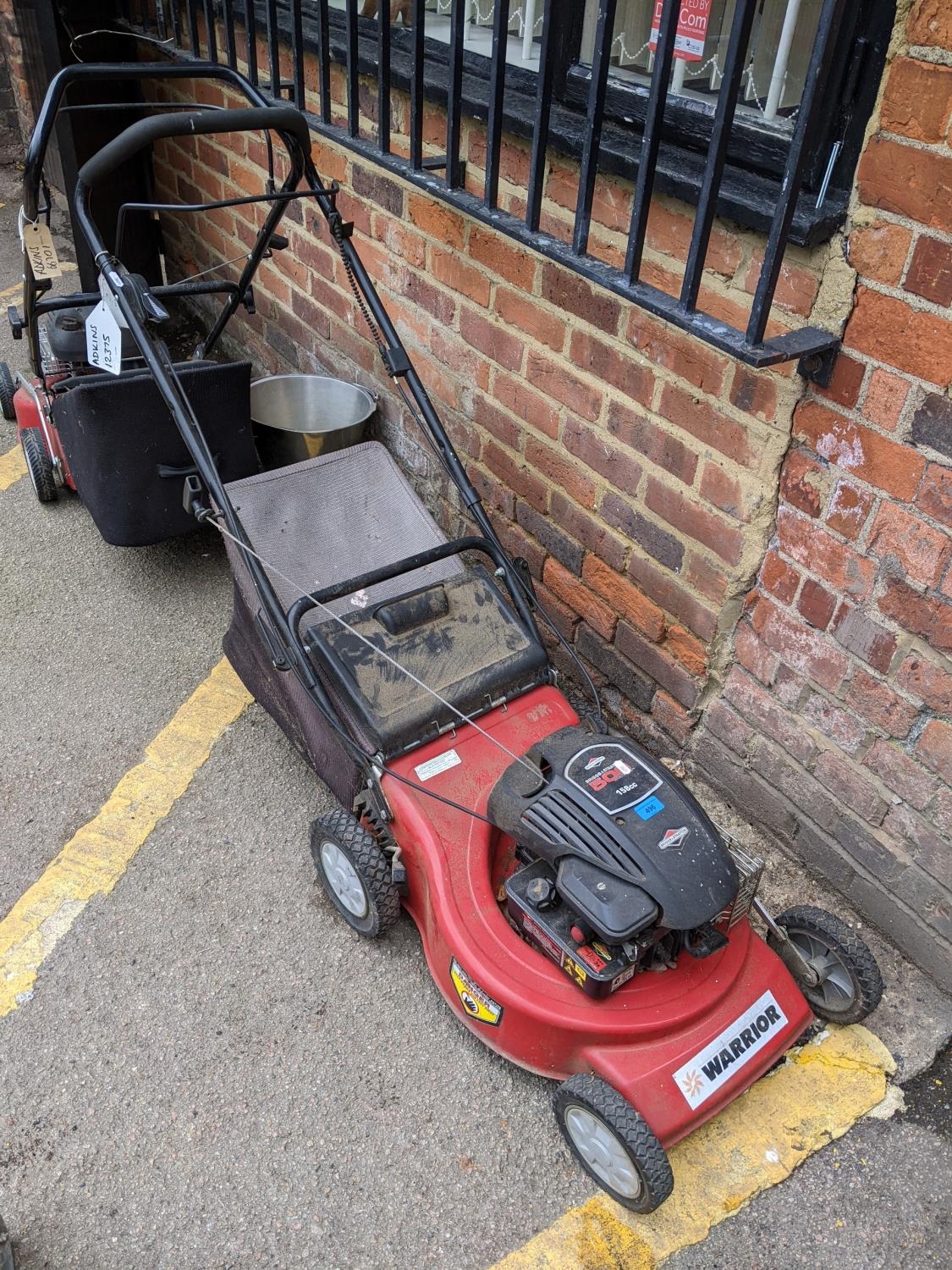 A Briggs & Stratton 500 series lawn mower, Location: G