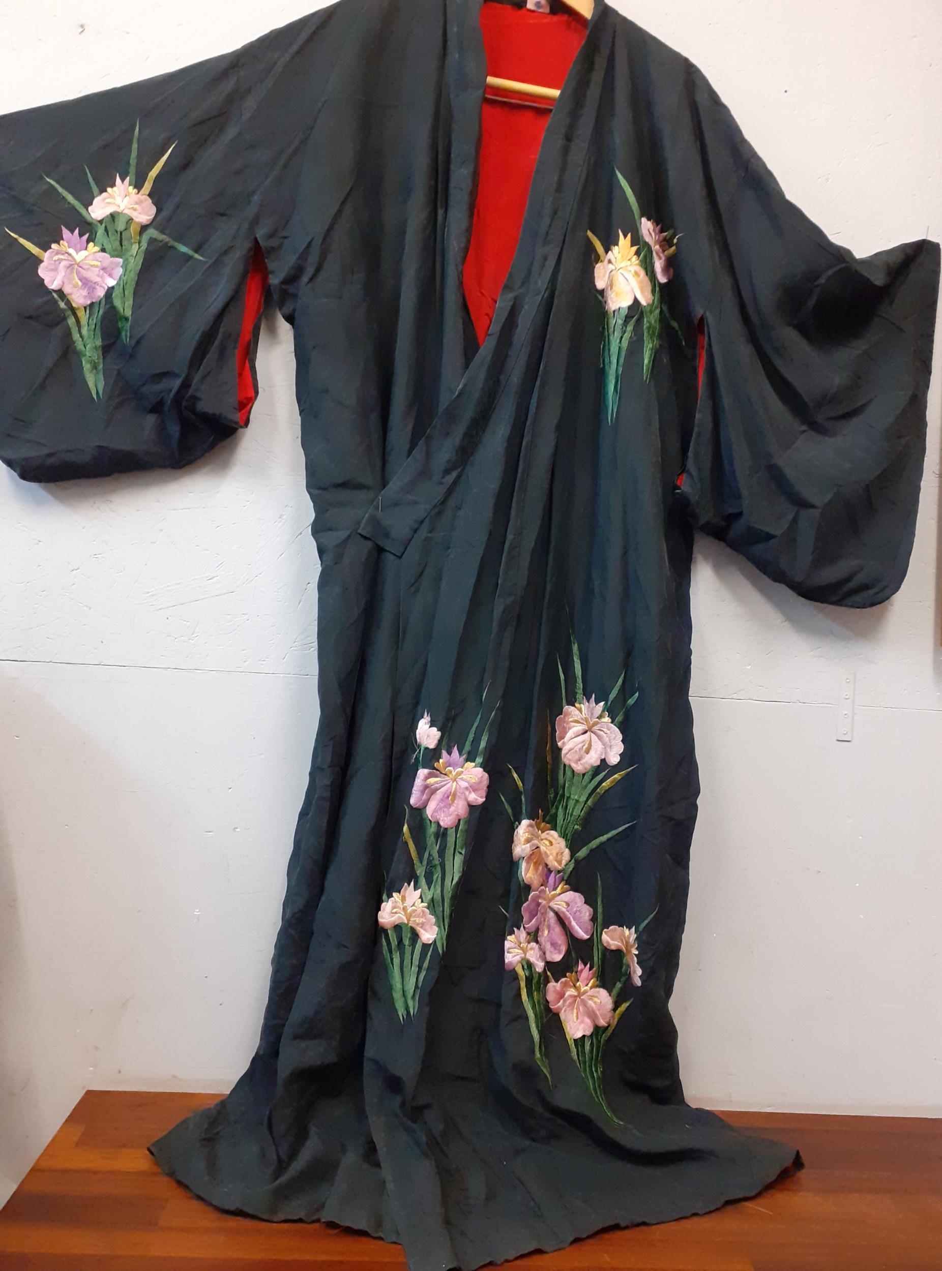 A 20th Century Japanese robe in black silk having hand-embroidered pink flowers and green tubular - Image 2 of 8