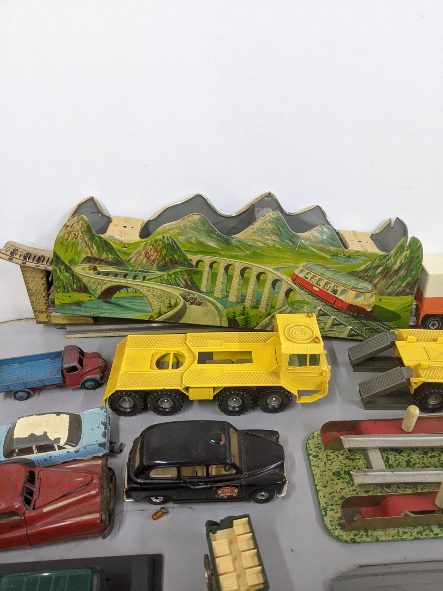 Mixed toy cars to include Siku 4010 Krane, Dinky 965, Dinky 343, Dinky Bedford Meccano Ltd, and - Image 7 of 9