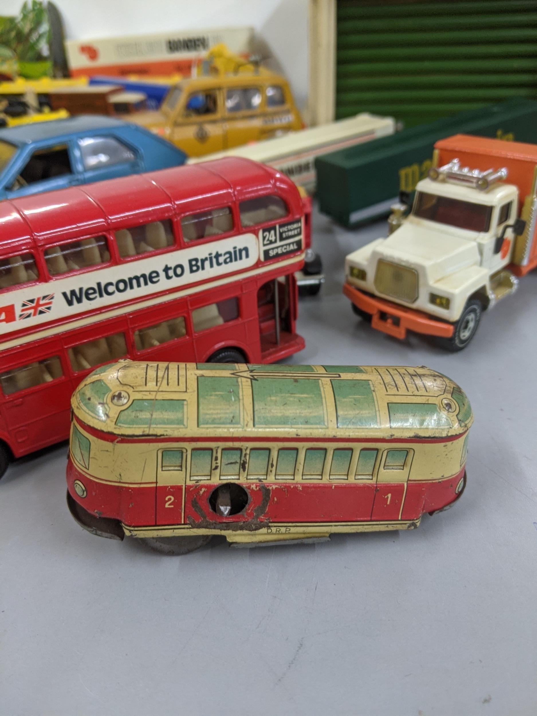 Mixed toy cars to include Siku 4010 Krane, Dinky 965, Dinky 343, Dinky Bedford Meccano Ltd, and - Image 6 of 9