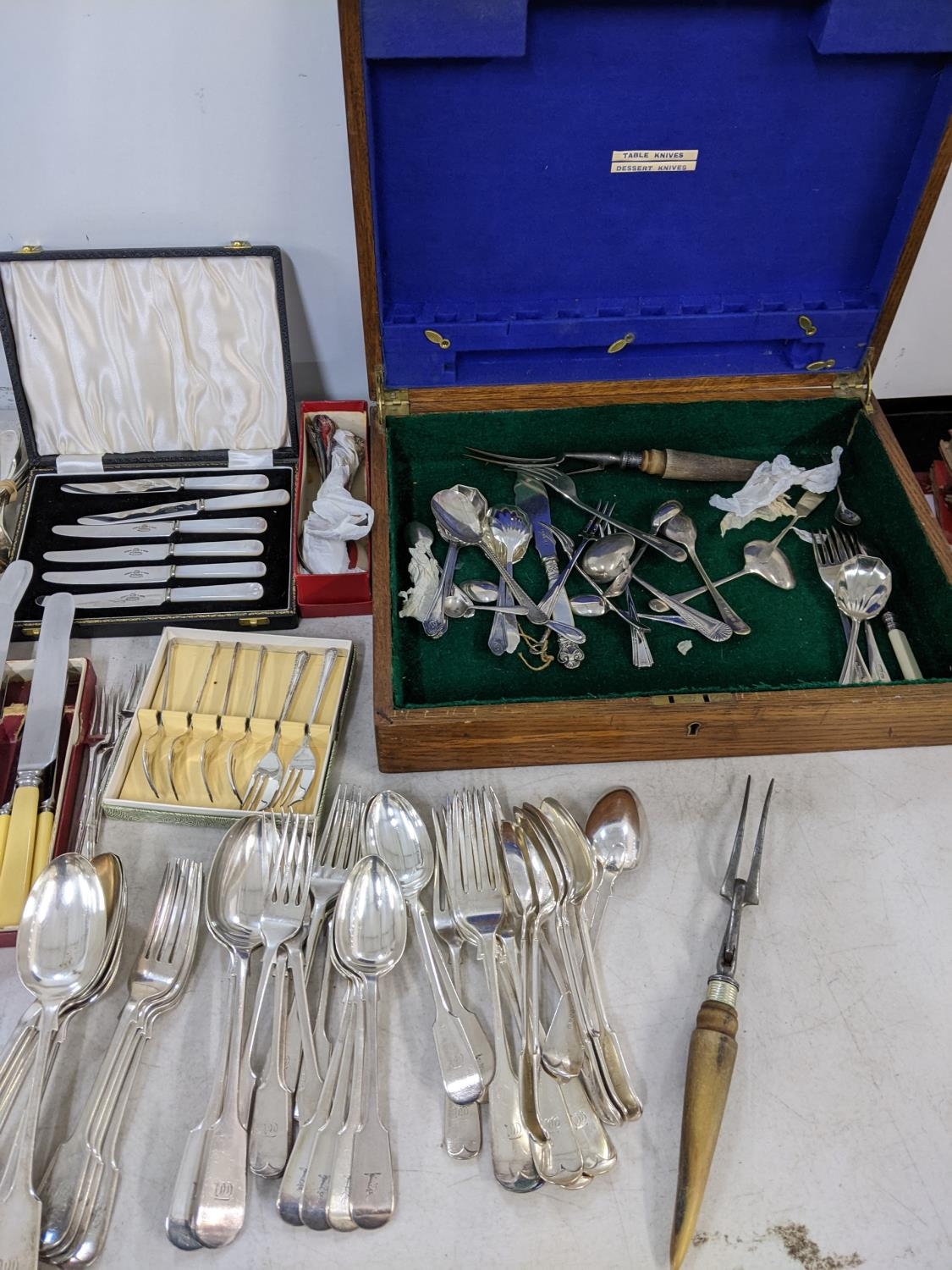 A mixed lot to include a set of fiddle pattern silver plated A1 cutlery with initials, - Image 2 of 4