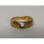 An 18ct gold ring A/F, stone missing, 5.2g Location: