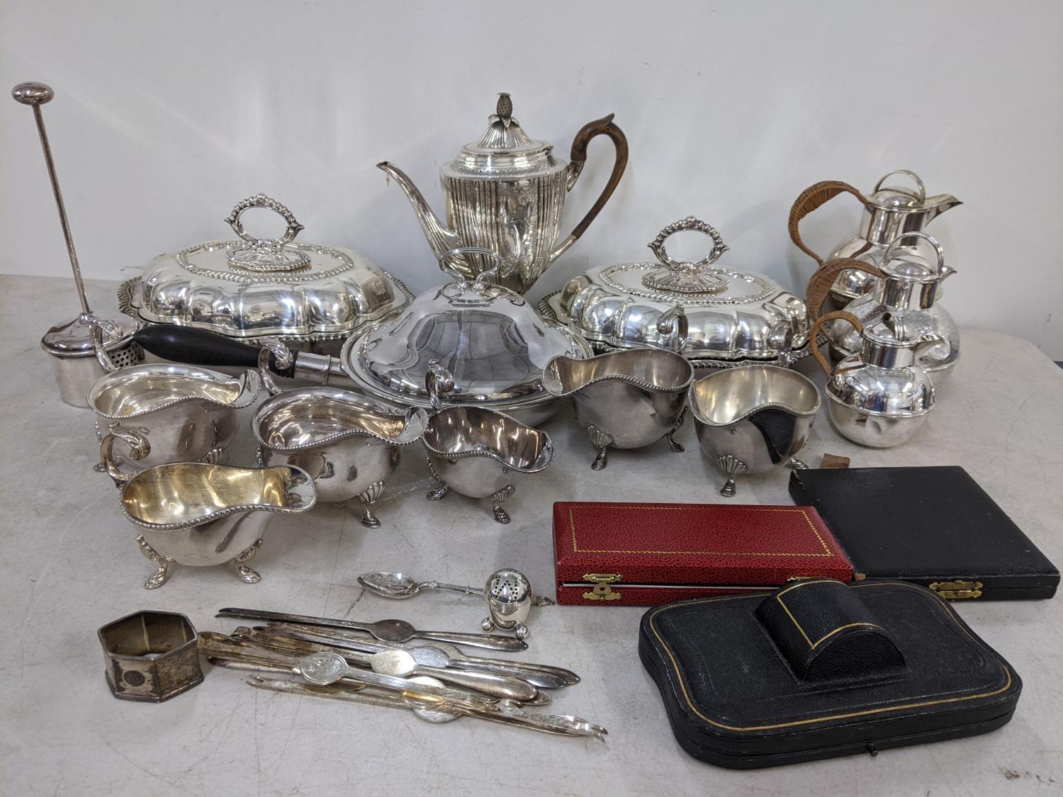 Mixed silver plate to include a teapot, pair of entrée dishes, sauce boats and other items, together