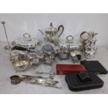 Mixed silver plate to include a teapot, pair of entrée dishes, sauce boats and other items, together