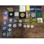 A group of metals and commemorative coins to include a boxed Kings medal, two WWII defence medals