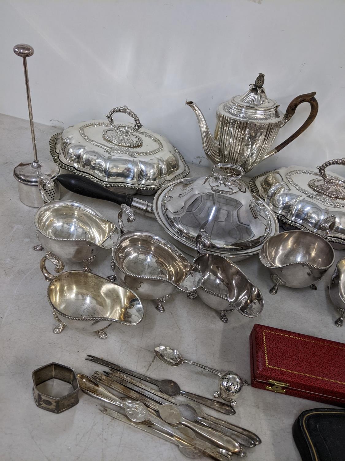Mixed silver plate to include a teapot, pair of entrée dishes, sauce boats and other items, together - Image 3 of 3