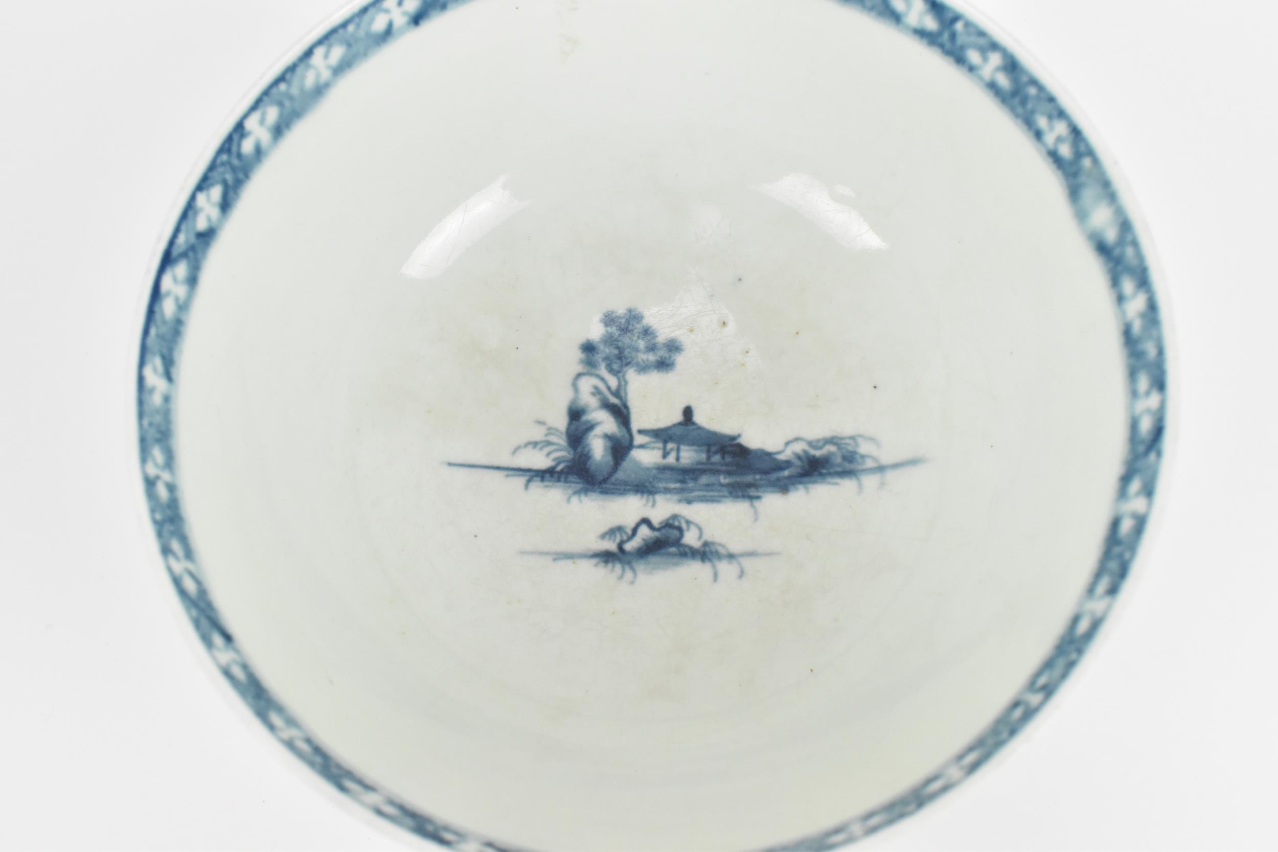 A late 18th century blue and white Worcester porcelain bowl, in the chinoiserie taste with Chinese - Image 2 of 5