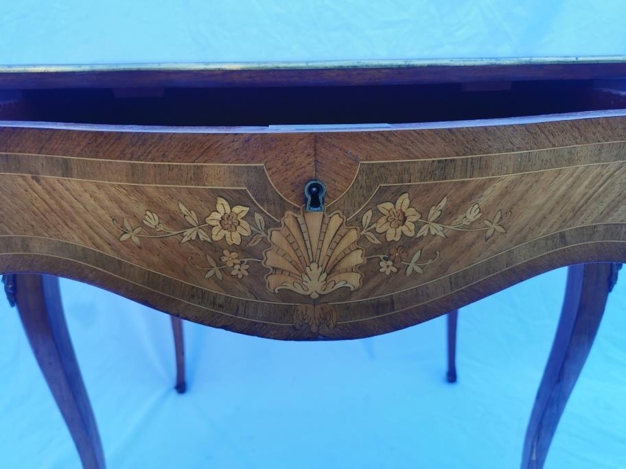 A George III ormolu and brass mounted rosewood and marquetry pembroke table, the serpentine top - Image 6 of 10