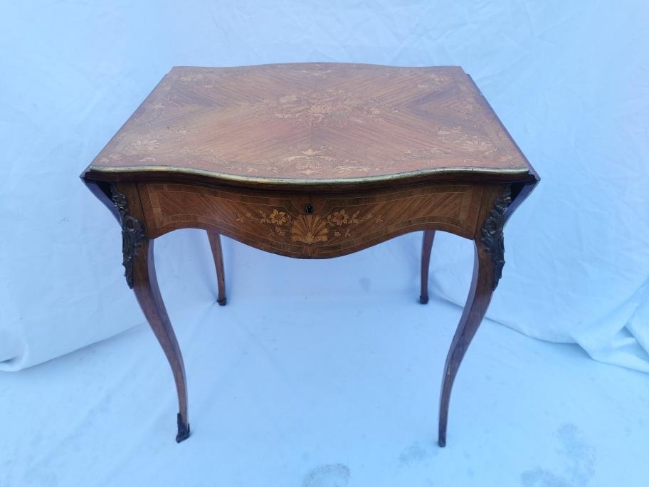 A George III ormolu and brass mounted rosewood and marquetry pembroke table, the serpentine top - Image 9 of 10