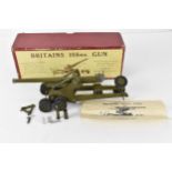 W Britain (Britains) No.2064 155mm gun, comprising model gun with a pair of trail spades and