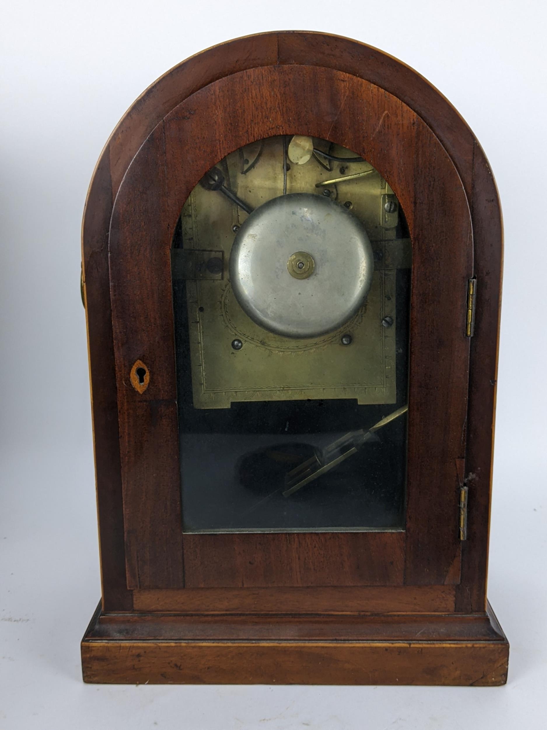 A Regency mahogany bracket clock having an arched top case with boxwood string inlaid, two ring - Image 6 of 7