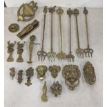 Mixed metalware, mostly brass door knockers to include one in the form of a lion head, an