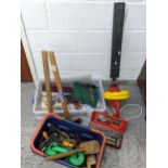 Mixed tools to include a Wolf Garten hedge cutter, a sledgehammer, a ratchet socket set, and other