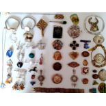 A quantity of vintage costume jewellery to include a Reitter Mittenwald white metal and red
