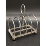 A late Victorian silver toast rack, hallmarked Sheffield 1897, 86.1g Location: