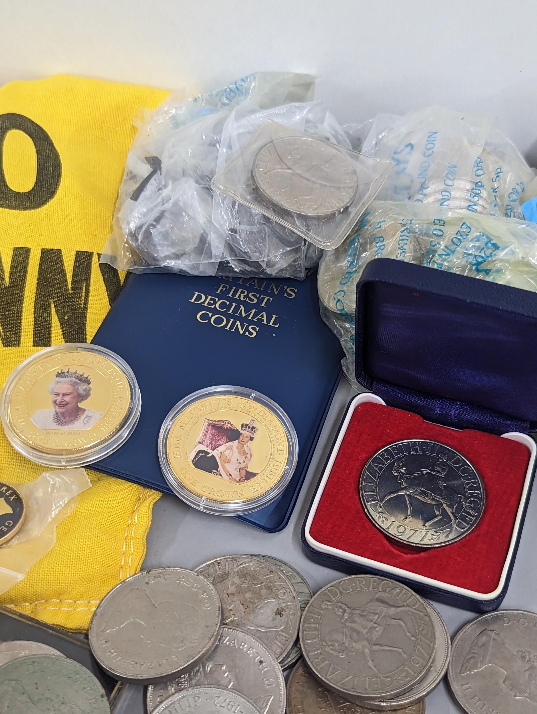 A large collection of UK commemorative crowns to include 1972 Elizabeth II and Philip, Silver - Image 4 of 12