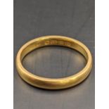 A 22ct gold wedding ring, 4.1g Location: