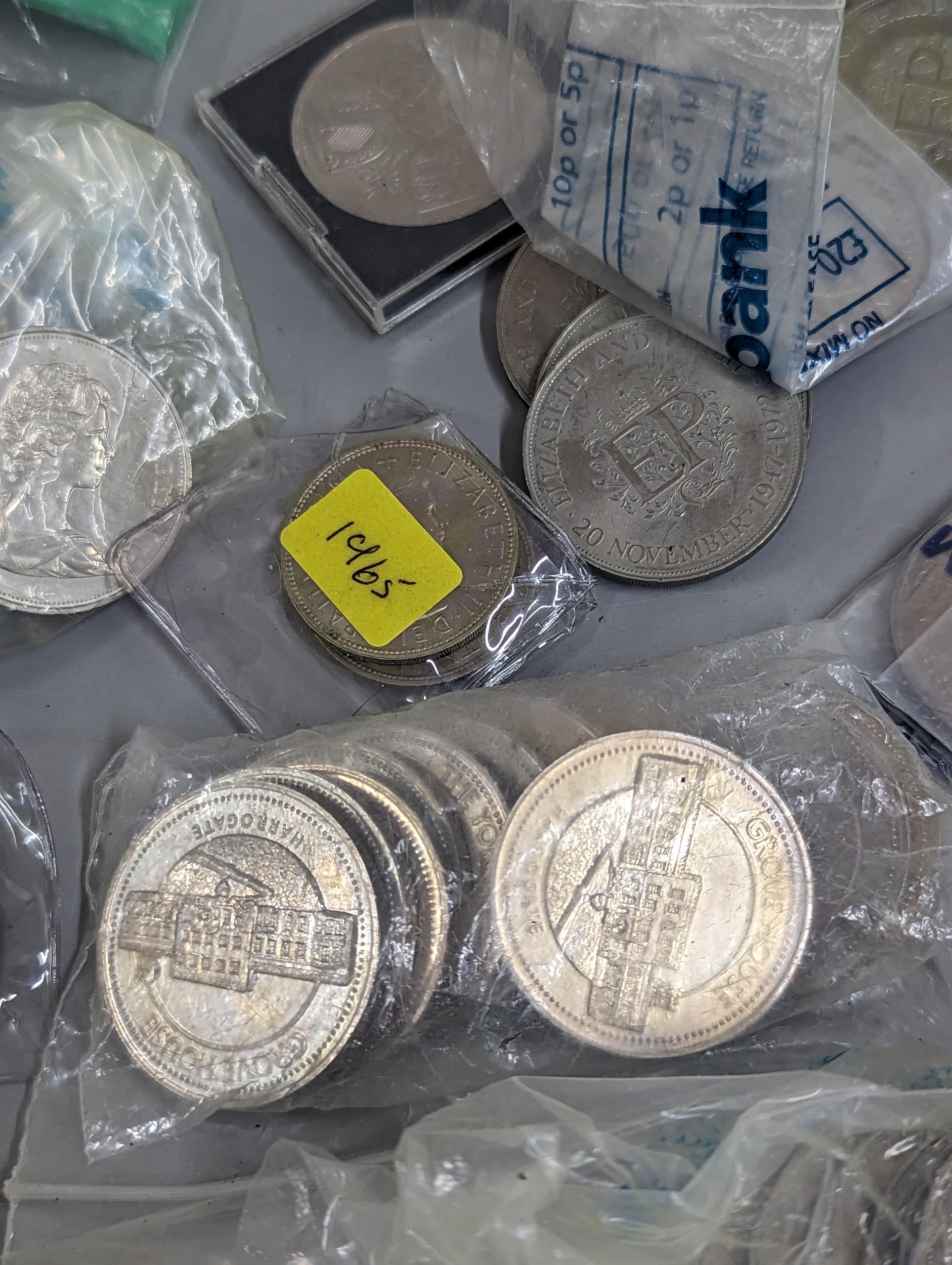 A large collection of UK commemorative crowns to include 1972 Elizabeth II and Philip, Silver - Image 8 of 12