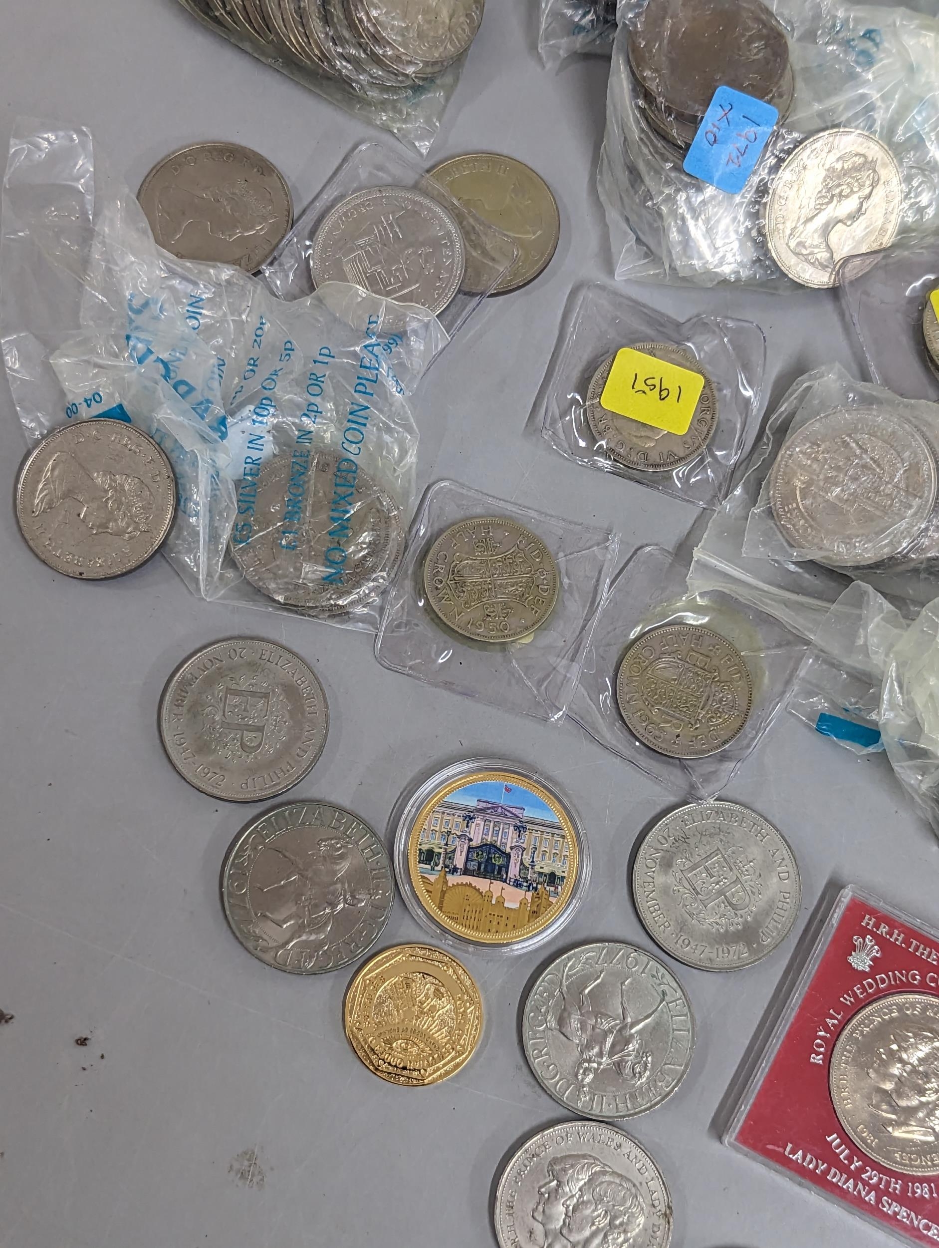 A large collection of UK commemorative crowns to include 1972 Elizabeth II and Philip, Silver - Image 10 of 12