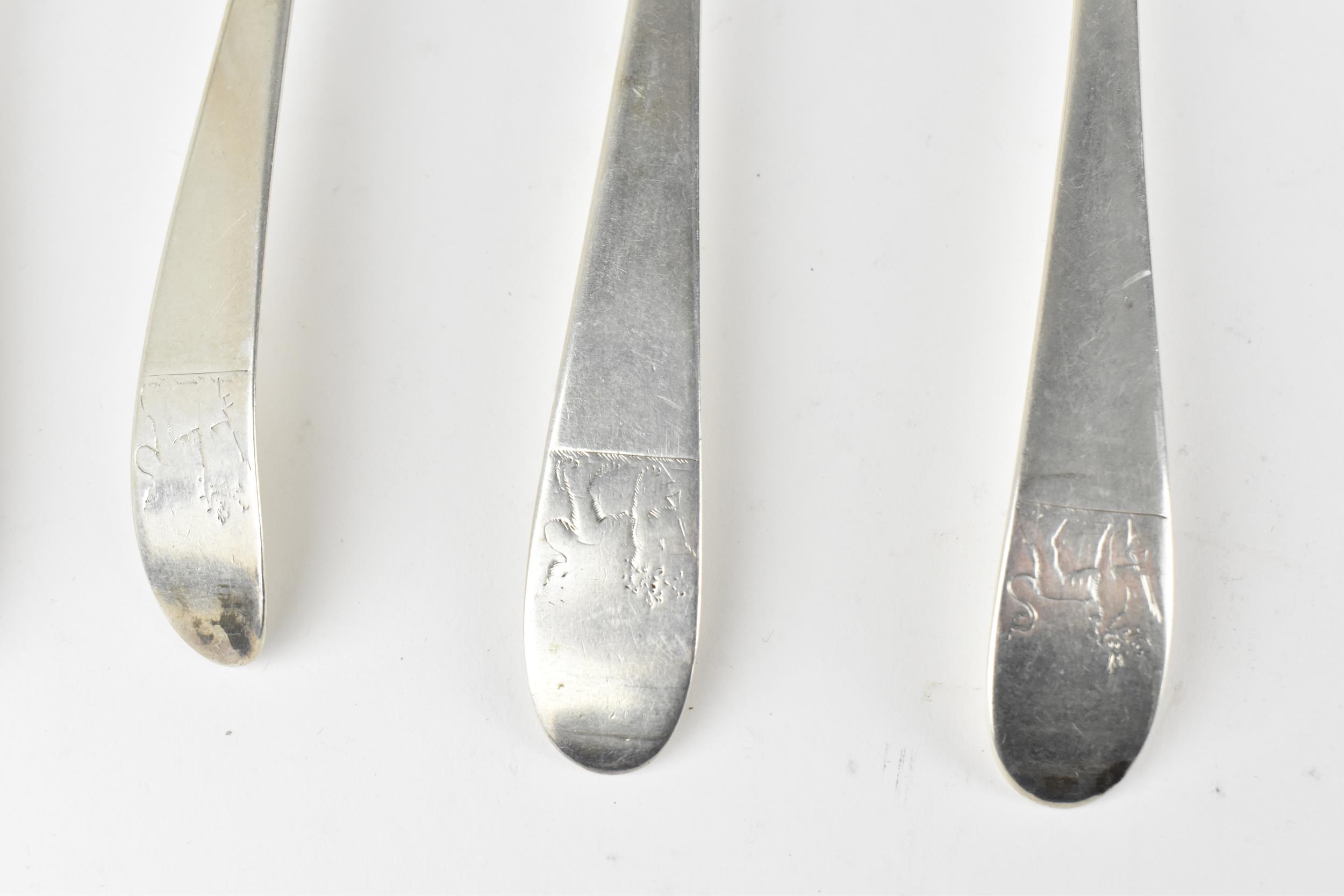 A set of five George III Irish silver tablespoons, London 1784, in the Old English pattern, with - Image 3 of 5