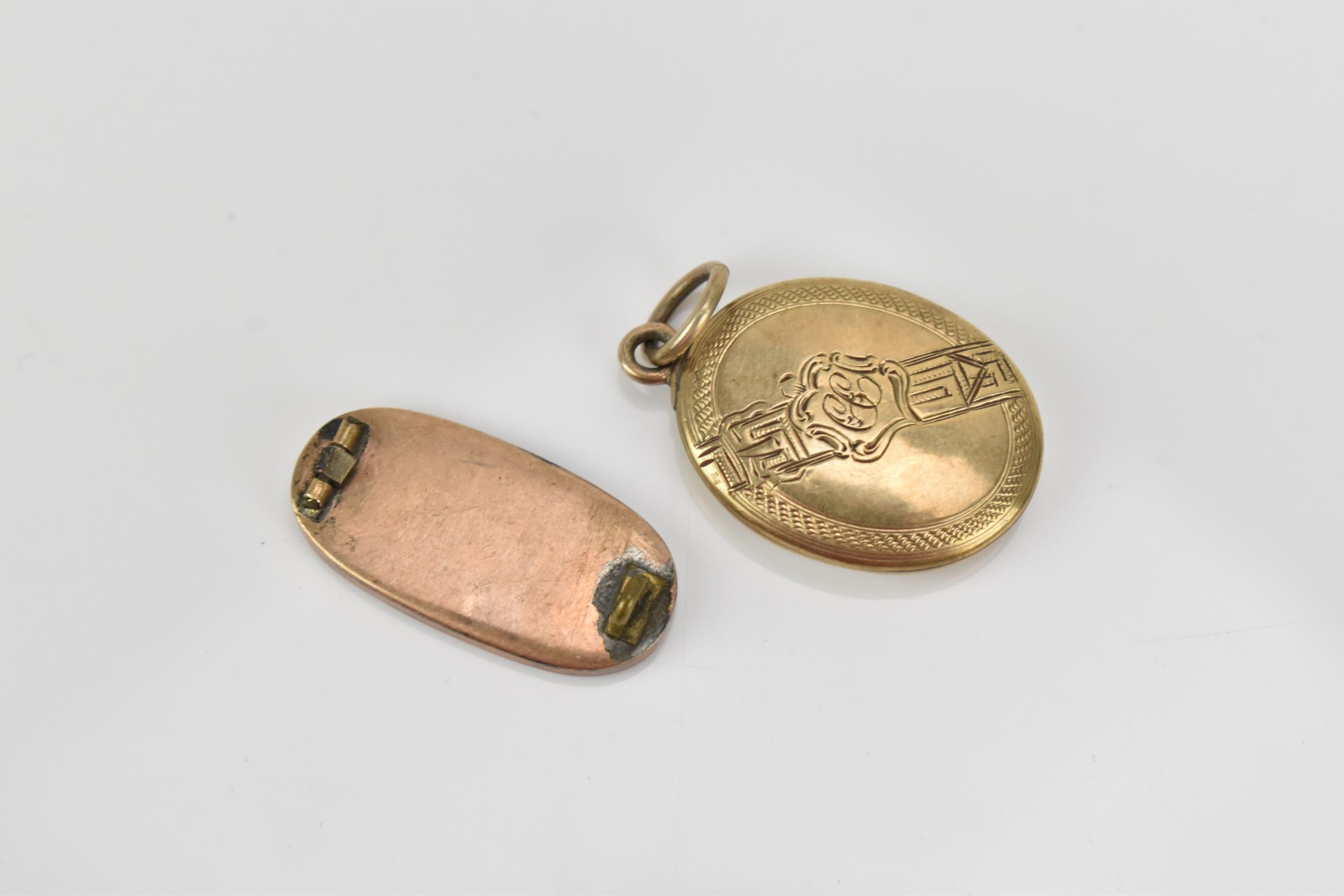 Two Victorian mourning pendants and a brooch, comprising two with braided hair, the third one with - Image 5 of 5