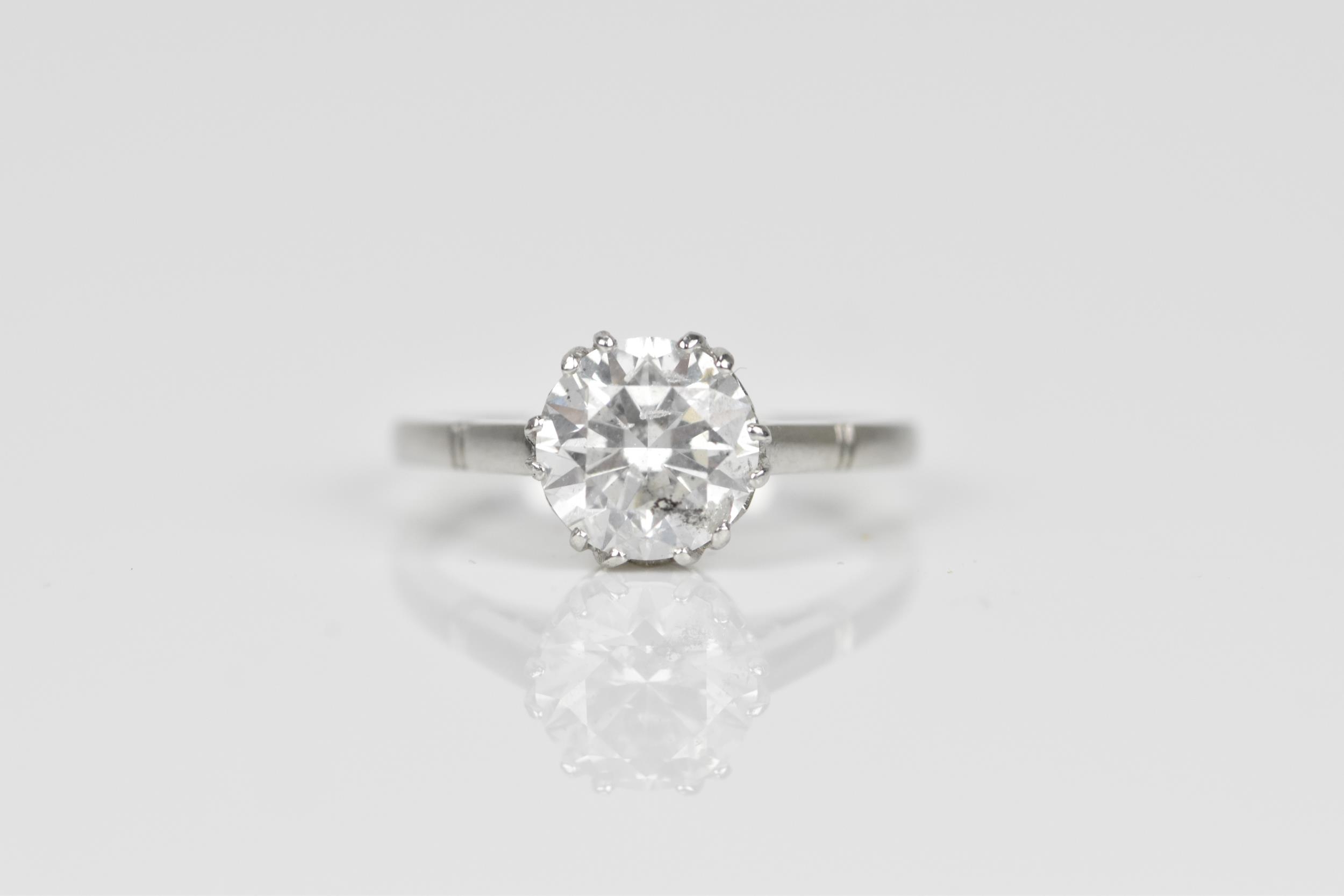 A 2.09 ct diamond solitaire engagement ring, with white metal shank (tests as platinum), the - Bild 3 aus 10