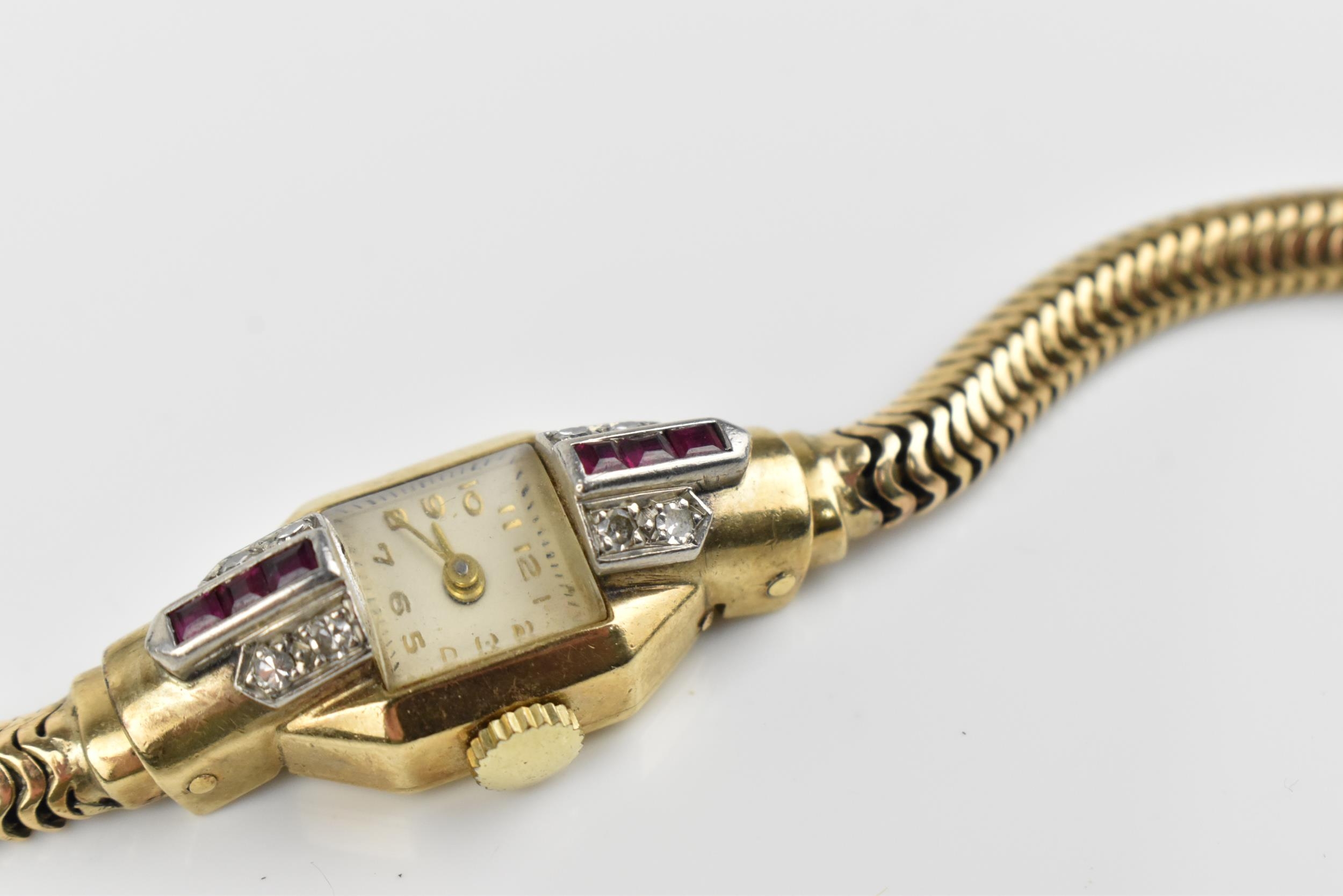 A 9ct yellow gold, diamond and ruby ladies wristwatch, the square dial with curved glass and Arab - Bild 5 aus 7