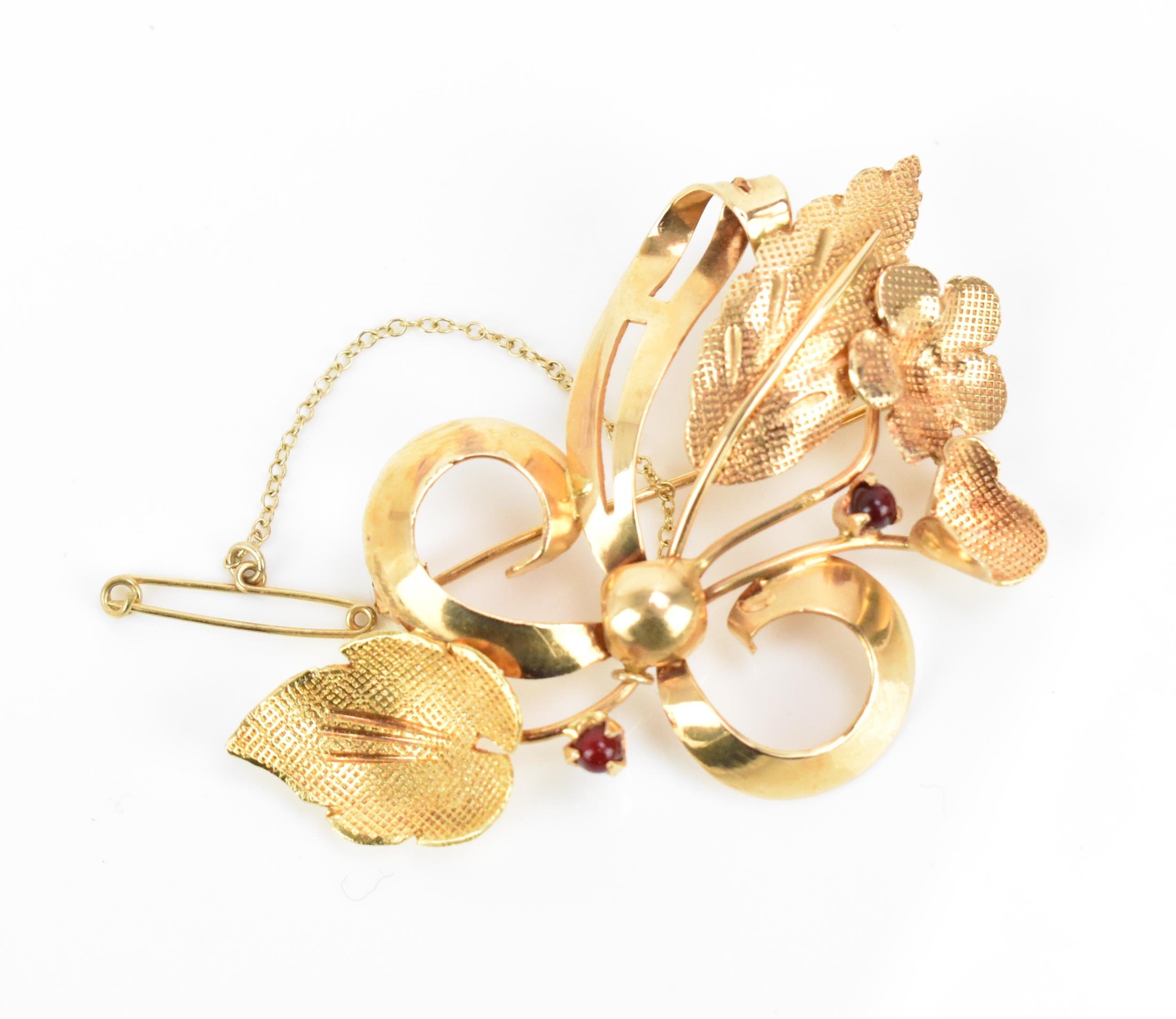 An Italian 18ct yellow gold and red stone floral brooch, designed as ribbon-tied bouquet, with - Image 2 of 6