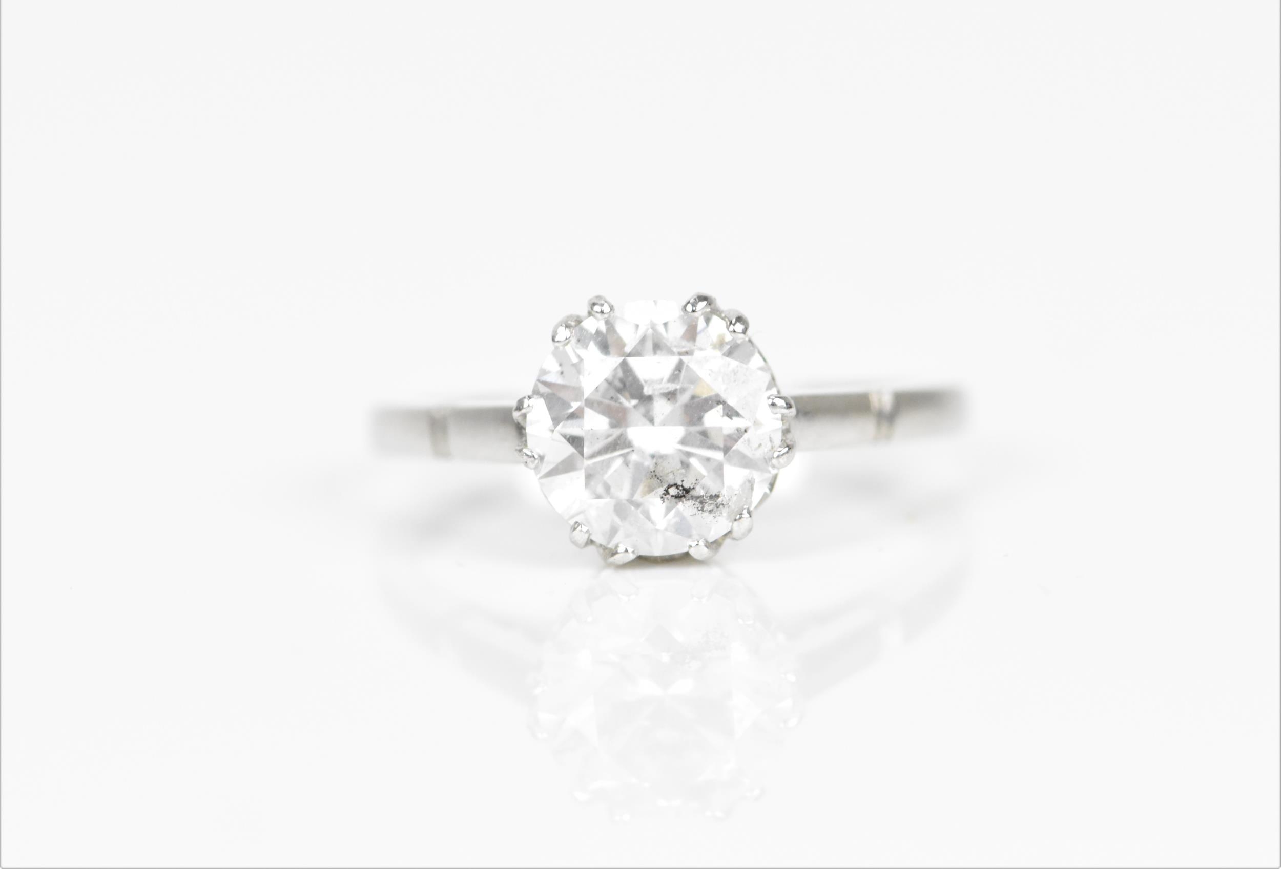 A 2.09 ct diamond solitaire engagement ring, with white metal shank (tests as platinum), the - Bild 2 aus 10