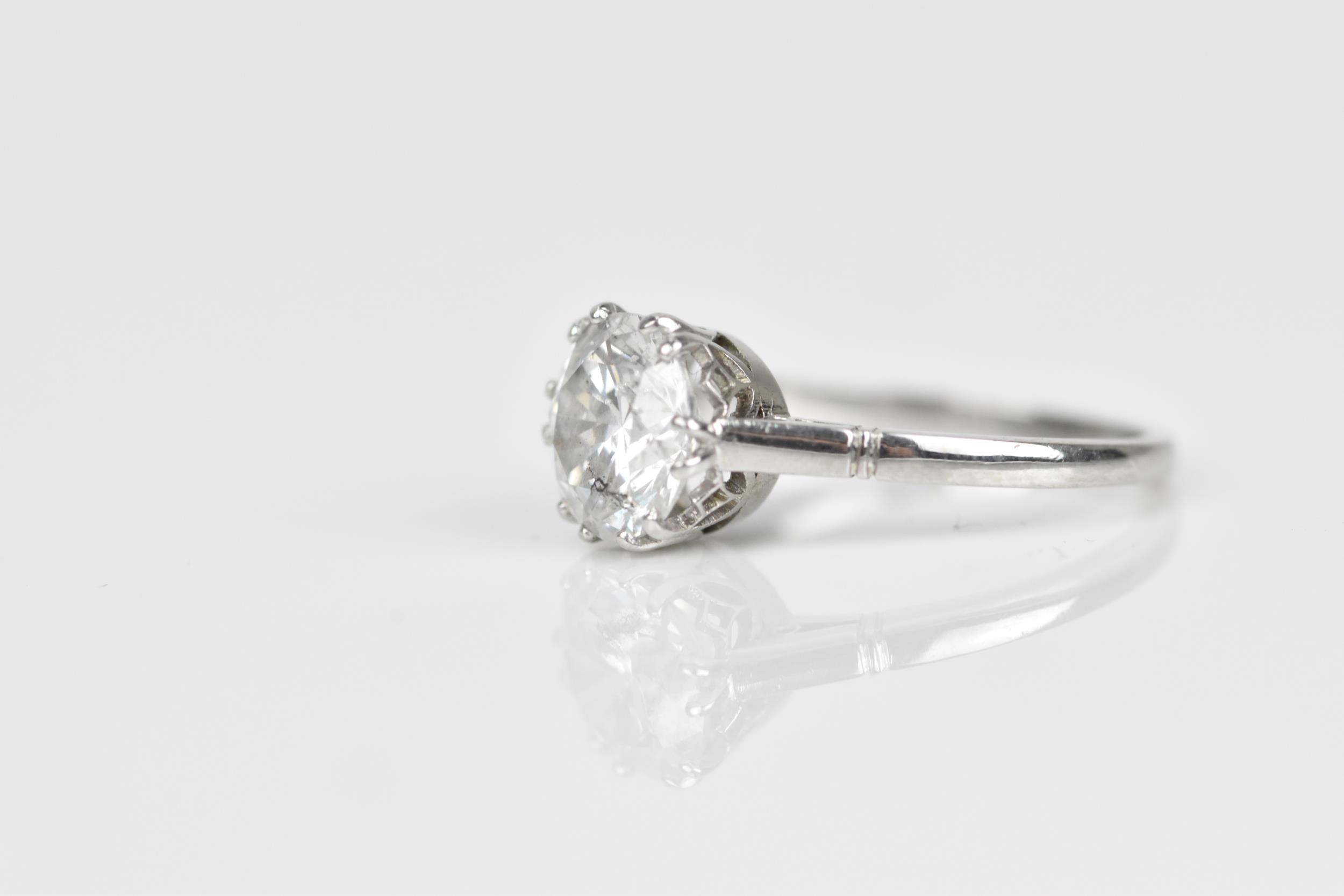 A 2.09 ct diamond solitaire engagement ring, with white metal shank (tests as platinum), the - Bild 5 aus 10