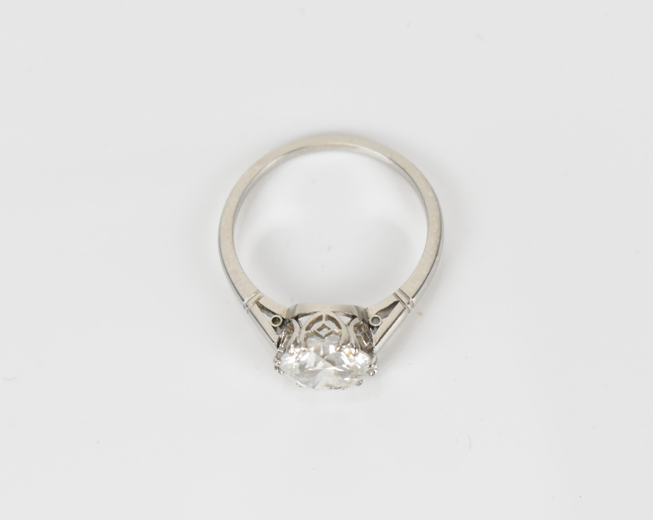 A 2.09 ct diamond solitaire engagement ring, with white metal shank (tests as platinum), the - Bild 9 aus 10