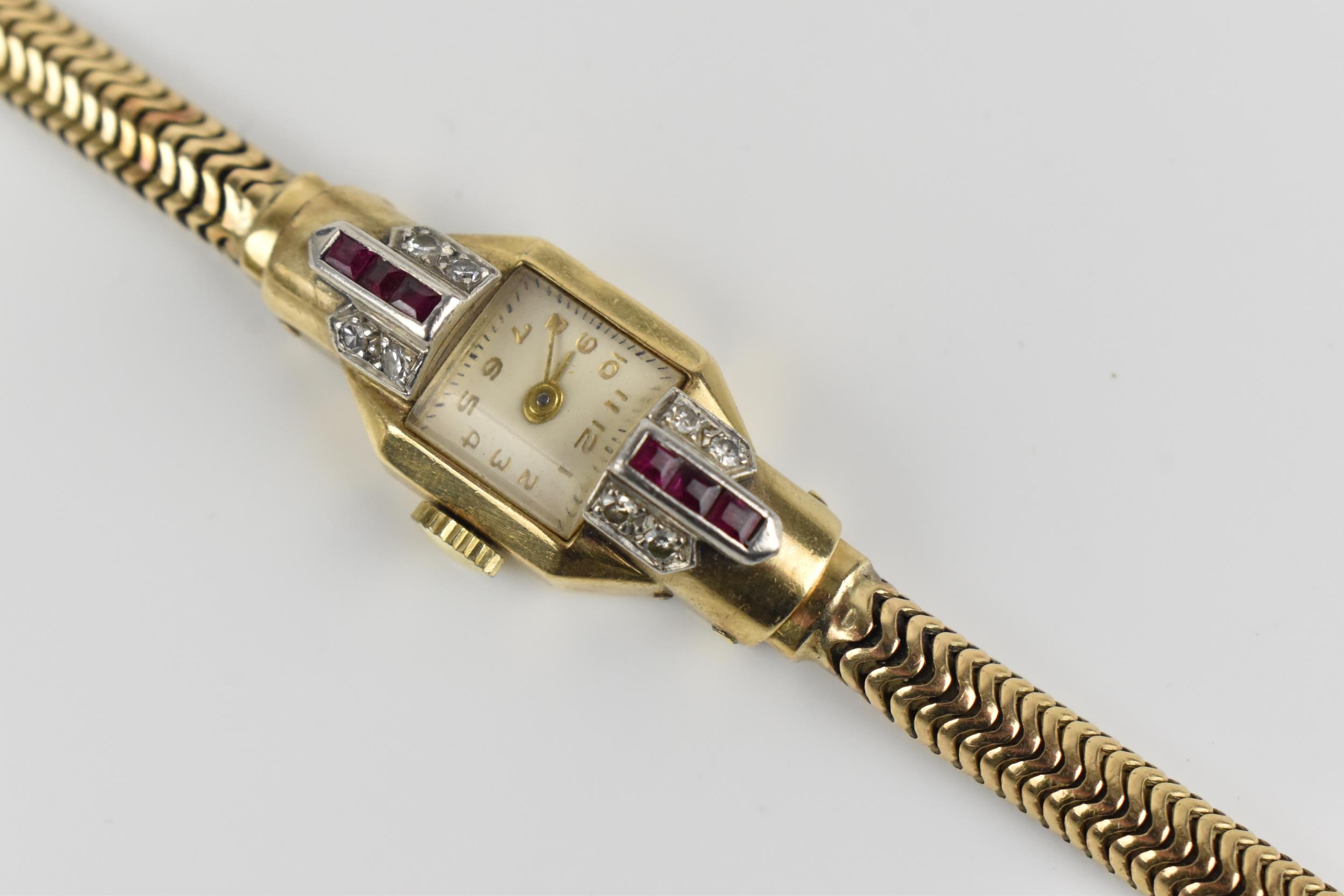 A 9ct yellow gold, diamond and ruby ladies wristwatch, the square dial with curved glass and Arab - Bild 4 aus 7