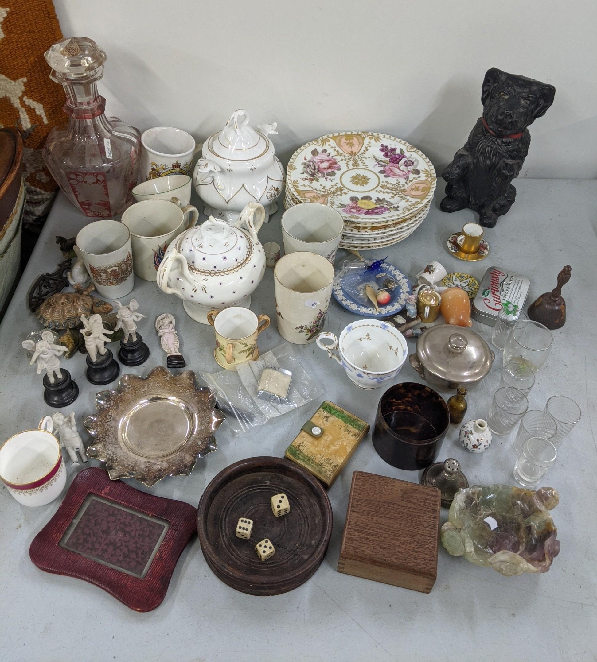 A mixed lot to include a set of seven 19th century porcelain plates, Worcester cup, jade ornament,