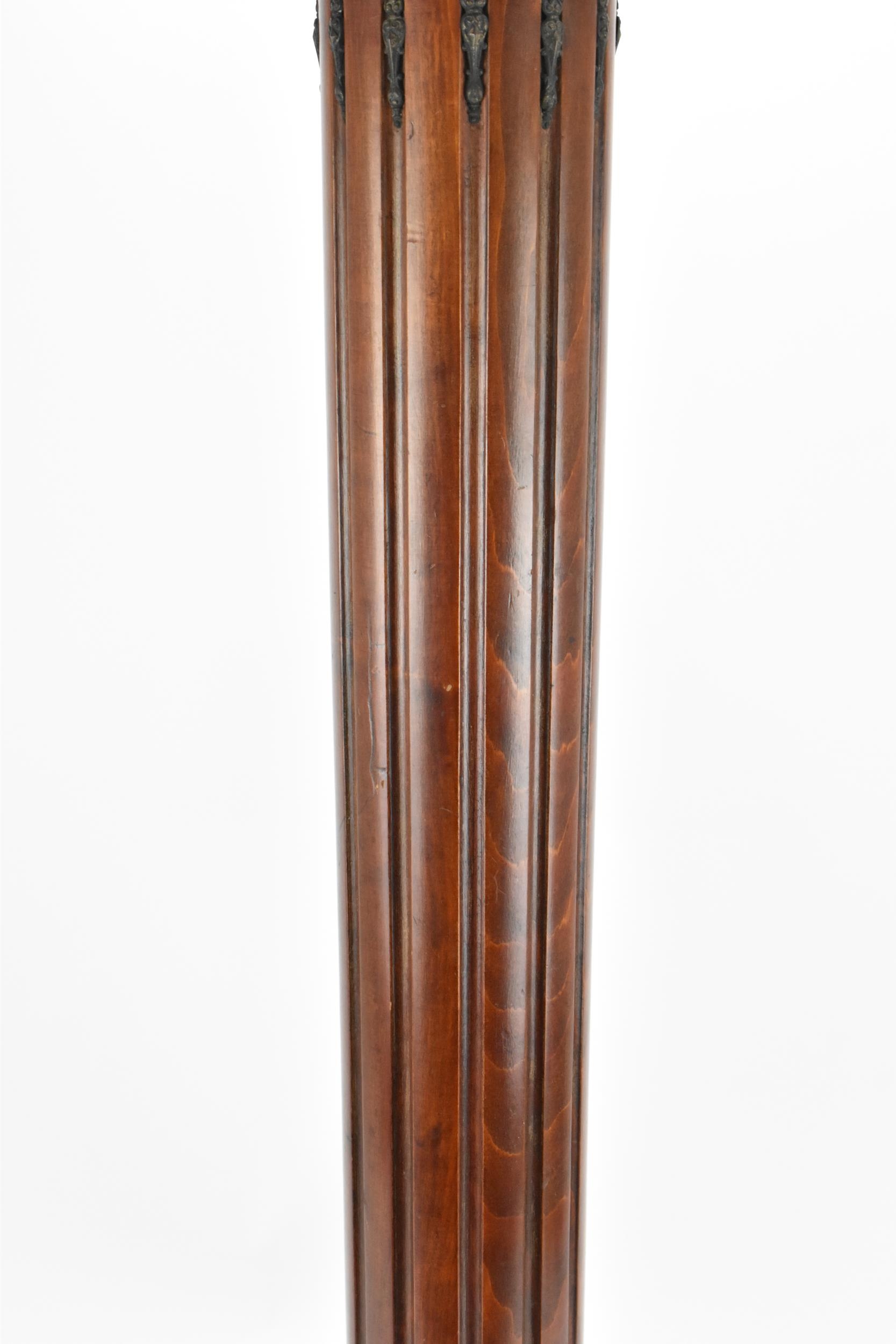 A brass-mounted wooden column pedestal, with flat platform top and fluted column support, 106 cm - Image 5 of 6