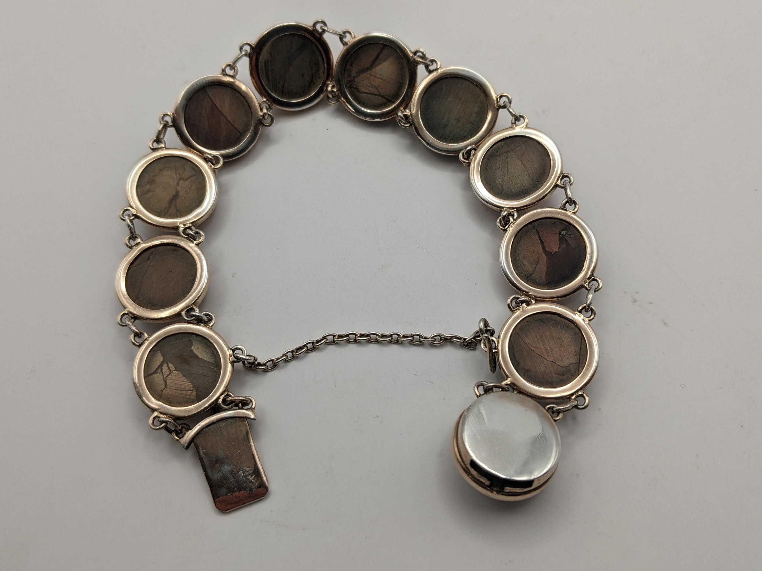 An early 20th century French 9ct gold plated and polished stone bracelet, set with eleven - Image 3 of 4