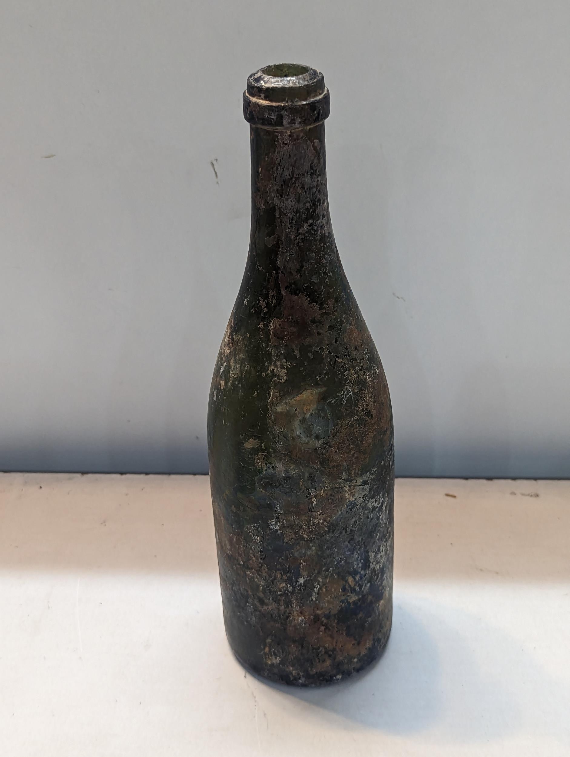 A group of mixed 18th/19th century glass and stoneware bottles and flasks A/F, to include - Image 7 of 7