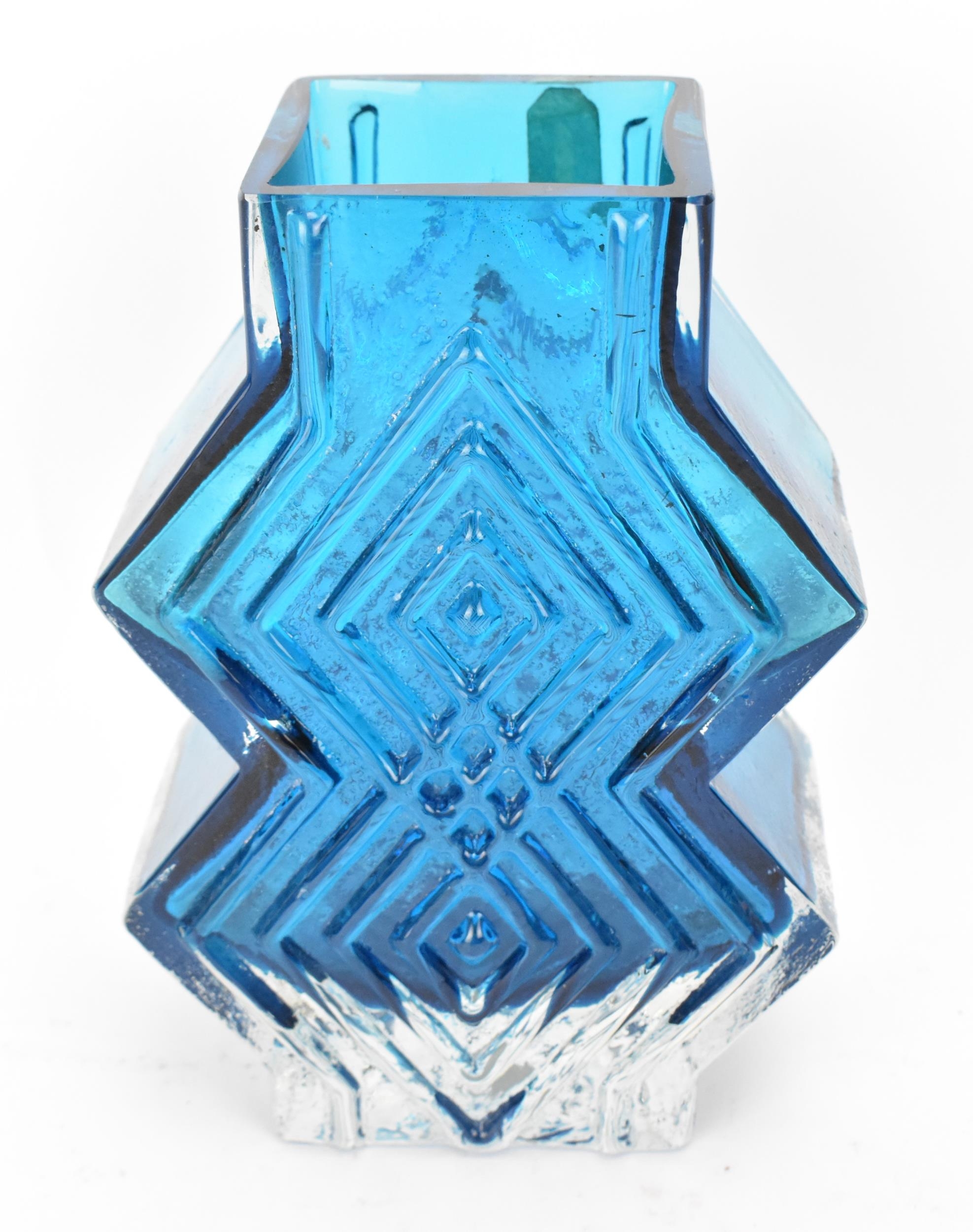 A Whitefriars kingfisher 'double diamond' vase designed by Geoffrey Baxter, pattern 9759, with - Image 4 of 5