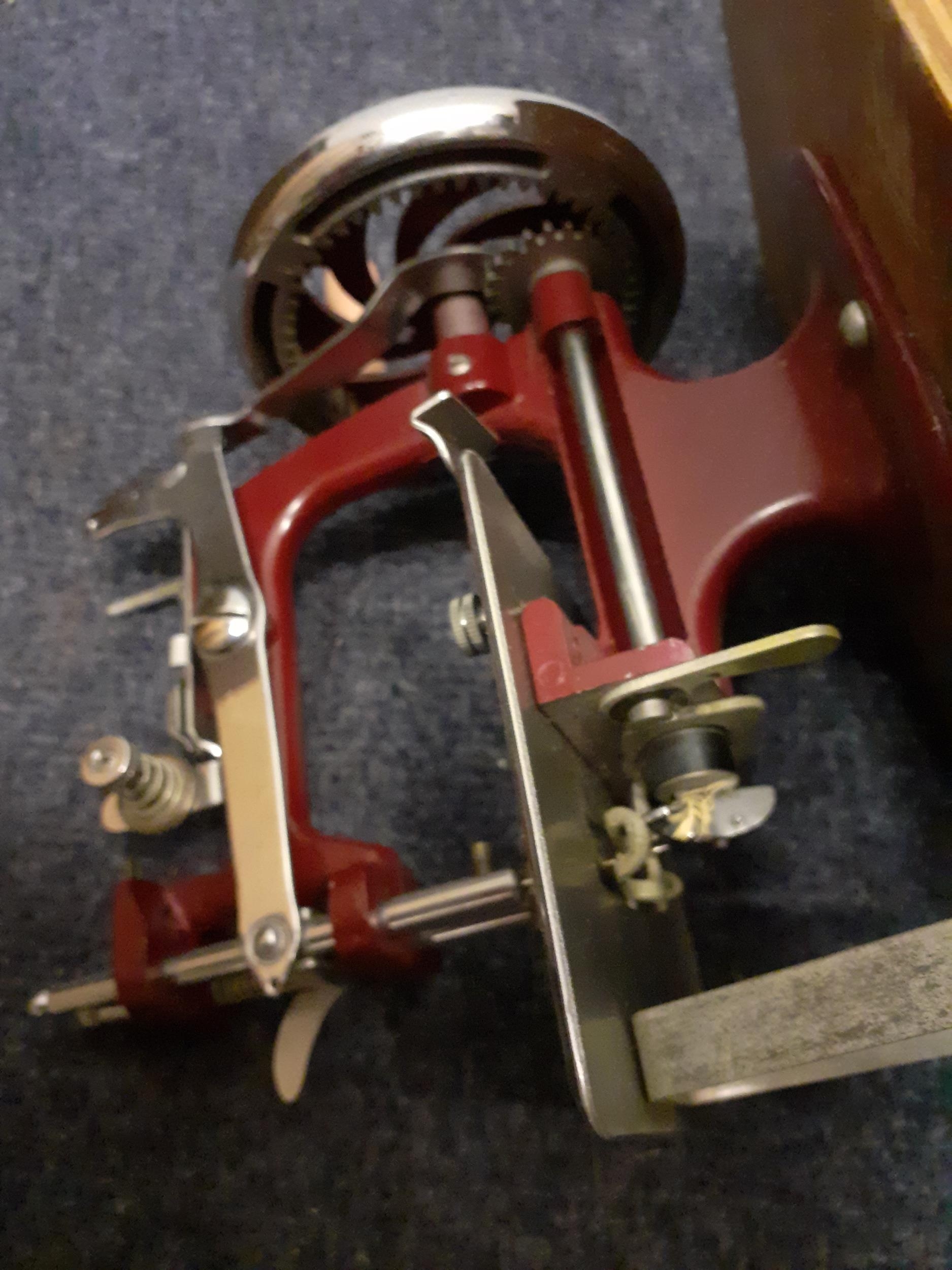 An Essex Miniature sewing machine with instruction manual and original hard case. Location:BWR - Image 8 of 8