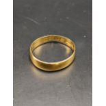 A 22ct gold wedding band total weight 2.9g Location: