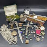 A mixed lot of silver, white metal and costume jewellery to include a silver golf tea together