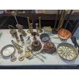 Mixed metalware to include a WWI Artillery shell converted to a gong, horse brasses, candle