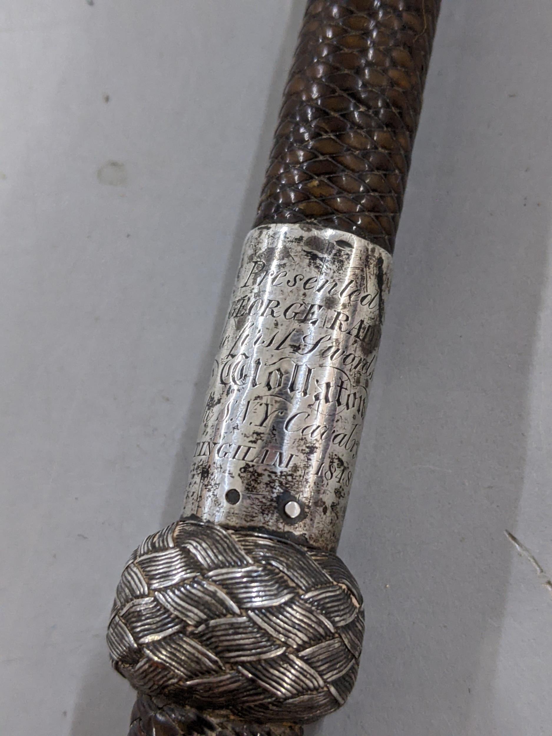 A mid 19th century silver handled horsewhip embossed with horses and engraved presented to Mr George - Bild 5 aus 6