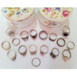 A quantity of costume dress rings to include silver, gold plated, silver tone and a Sarah Coventry