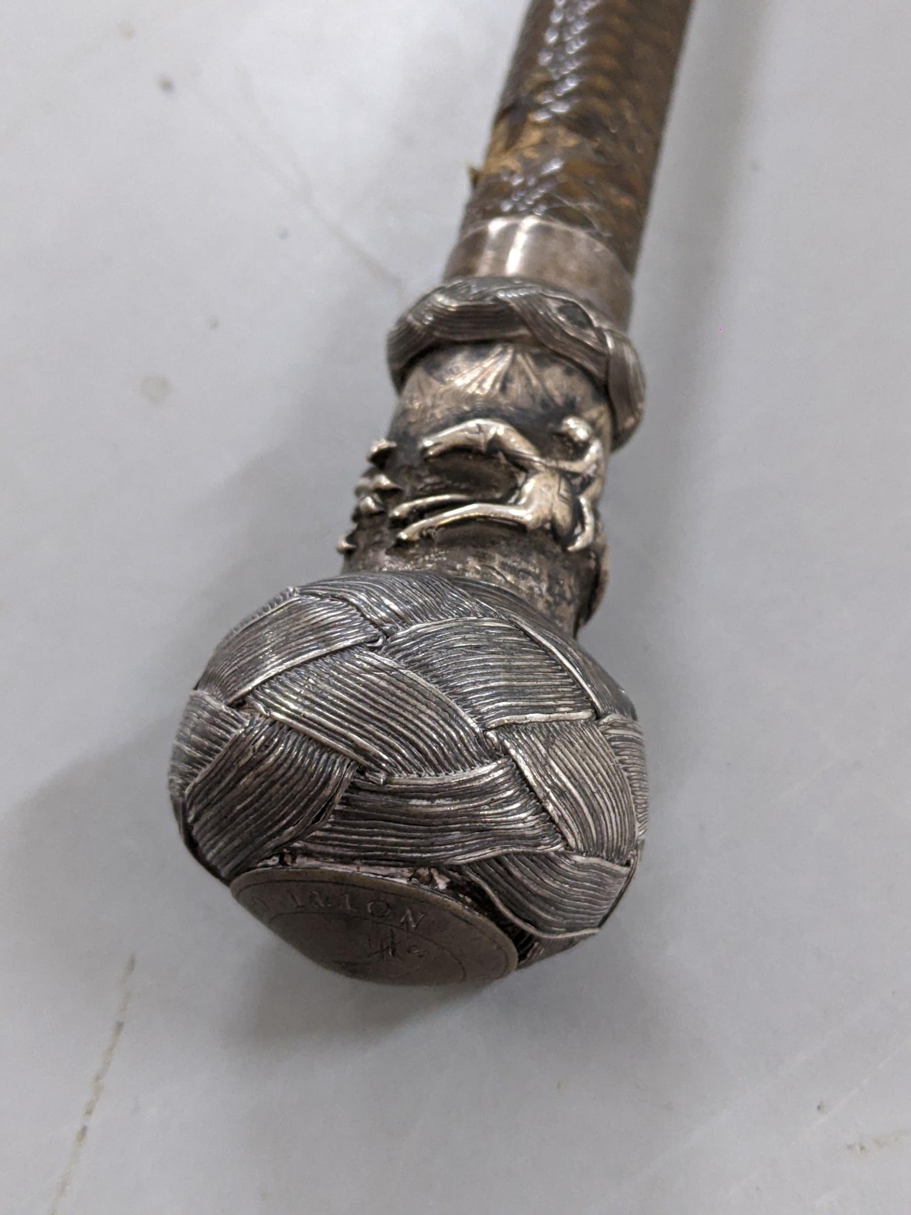 A mid 19th century silver handled horsewhip embossed with horses and engraved presented to Mr George - Bild 3 aus 6