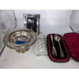 Small silver items to include early 20th Century toast rack, a pedestal bonbon dish with a pierced